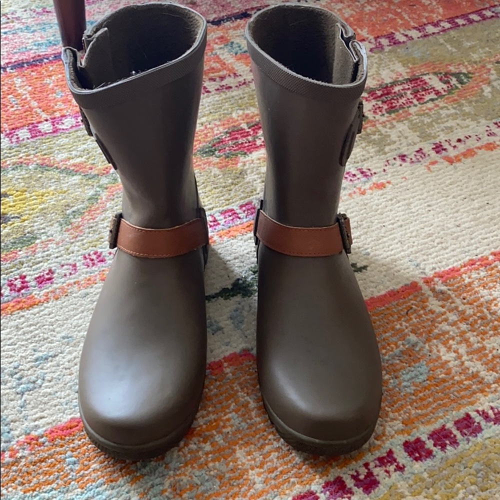 Sperry Rain Boots size 8
